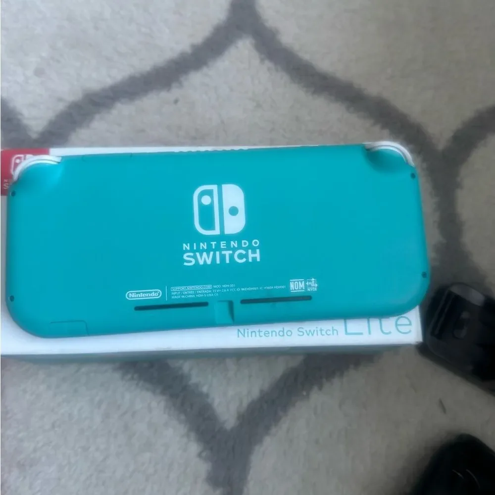 NINTENDO SWITCH BUNDLE 3 games screen protector carry case & gaming accessories